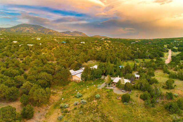 10 Sabina Lane, Santa Fe, NM 87508