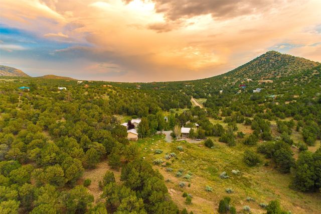 10 Sabina Lane, Santa Fe, NM 87508