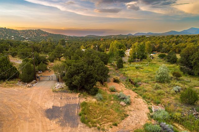 10 Sabina Lane, Santa Fe, NM 87508