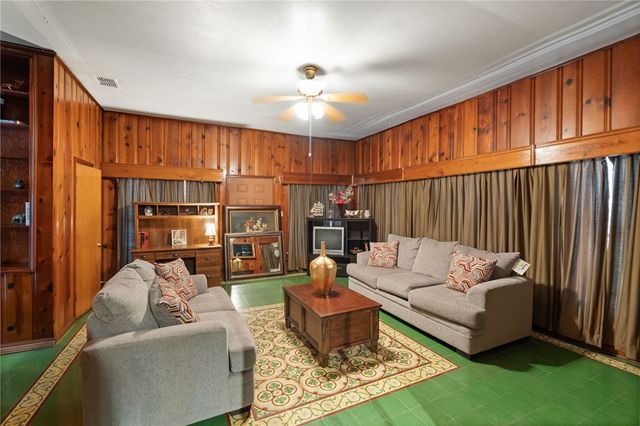 125 E. Avenue F., Robstown, TX 78380