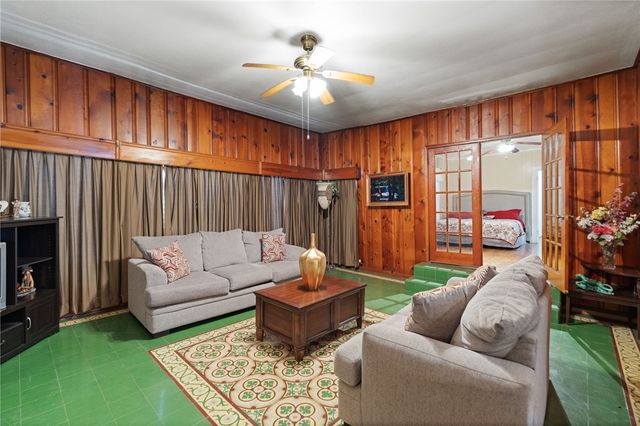 125 E. Avenue F., Robstown, TX 78380