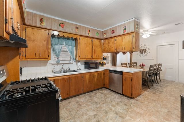 125 E. Avenue F., Robstown, TX 78380