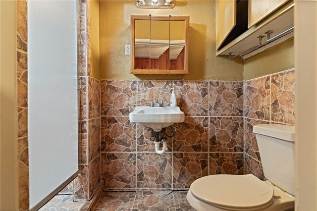 125 E. Avenue F., Robstown, TX 78380