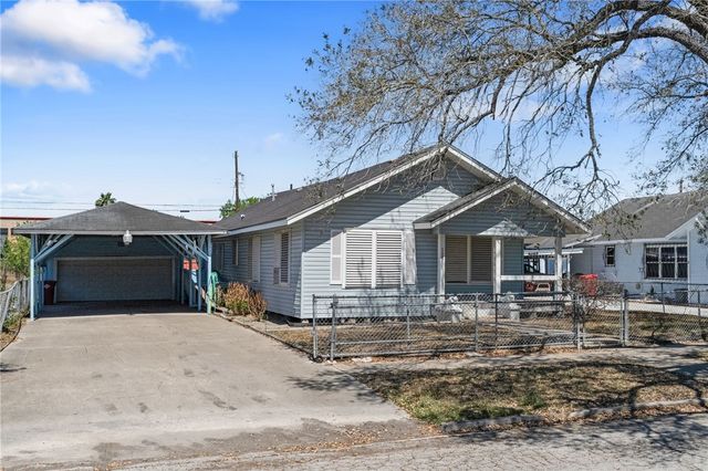 125 E. Avenue F., Robstown, TX 78380