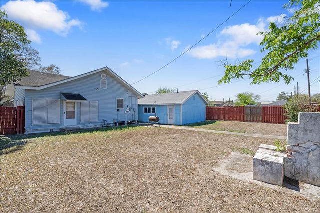 125 E. Avenue F., Robstown, TX 78380