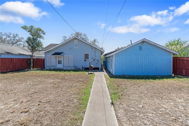 125 E. Avenue F., Robstown, TX 78380