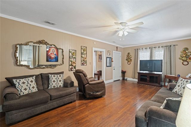 125 E. Avenue F., Robstown, TX 78380