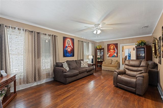 125 E. Avenue F., Robstown, TX 78380