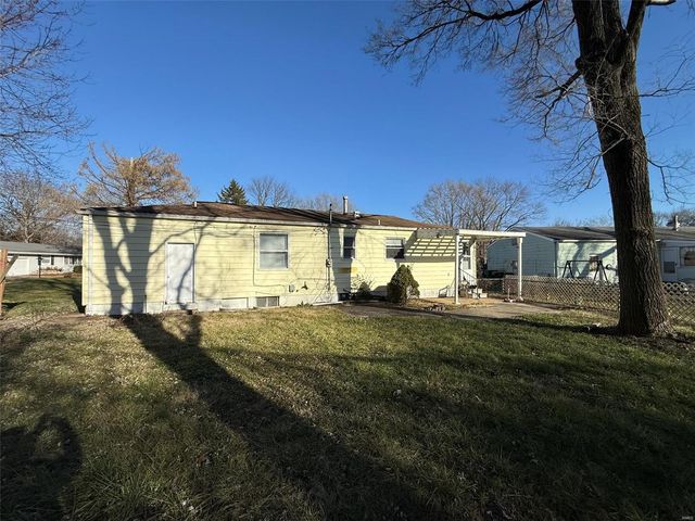 744 Kelvin Drive, St Louis, MO 63137