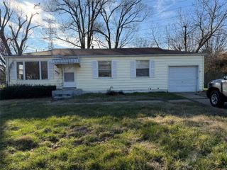 744 Kelvin Drive, St Louis, MO 63137