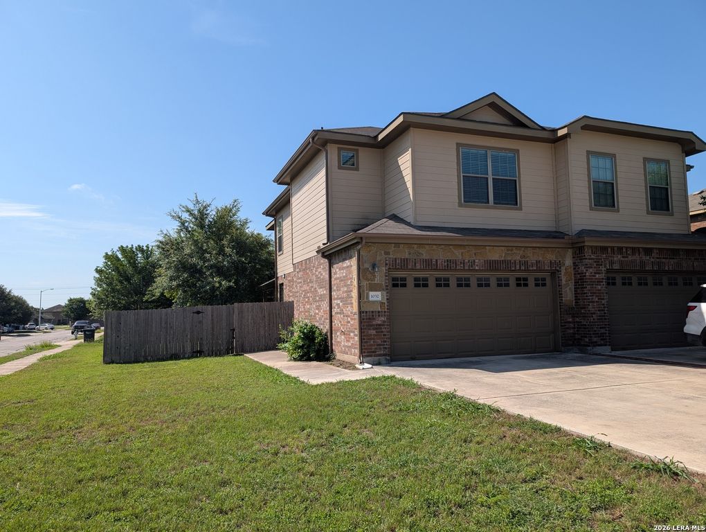 1032 BROWN ROCK DR, New Braunfels, TX 78130