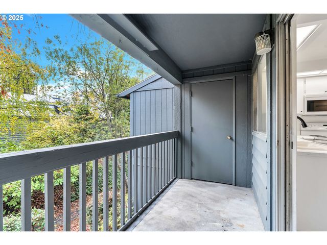 650 Sw MEADOW Dr 222, Beaverton, OR 97006