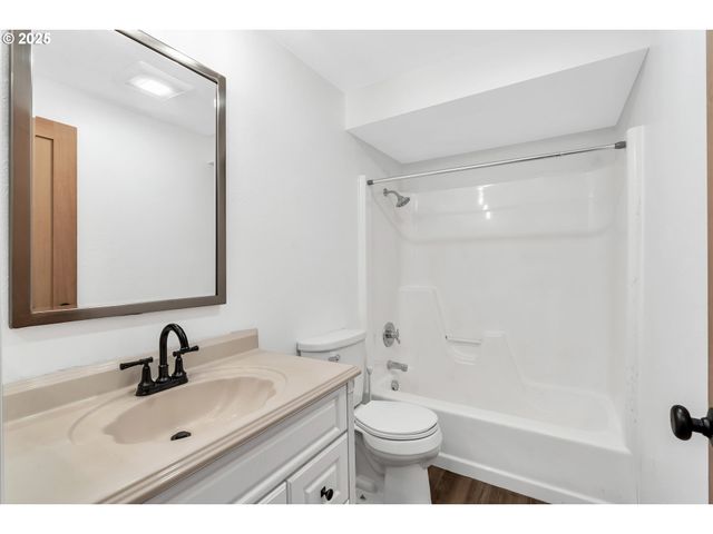 650 Sw MEADOW Dr 222, Beaverton, OR 97006