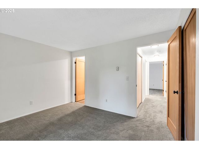 650 Sw MEADOW Dr 222, Beaverton, OR 97006