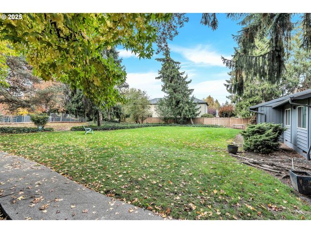 650 Sw MEADOW Dr 222, Beaverton, OR 97006