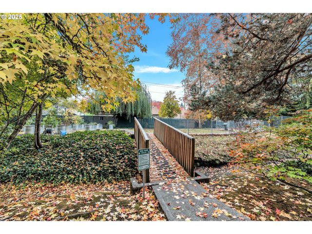 650 Sw MEADOW Dr 222, Beaverton, OR 97006