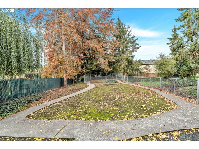 650 Sw MEADOW Dr 222, Beaverton, OR 97006