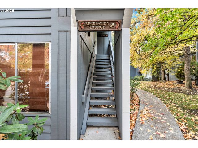 650 Sw MEADOW Dr 222, Beaverton, OR 97006