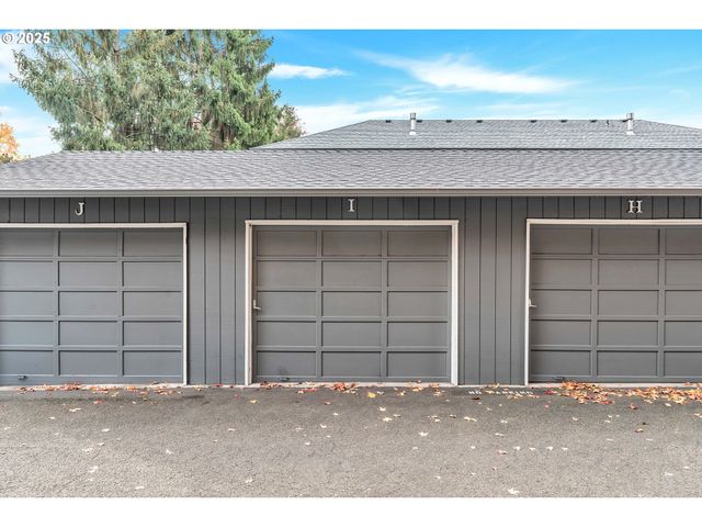 650 Sw MEADOW Dr 222, Beaverton, OR 97006