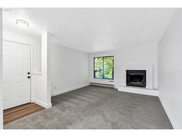 650 Sw MEADOW Dr 222, Beaverton, OR 97006