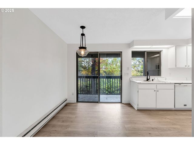 650 Sw MEADOW Dr 222, Beaverton, OR 97006