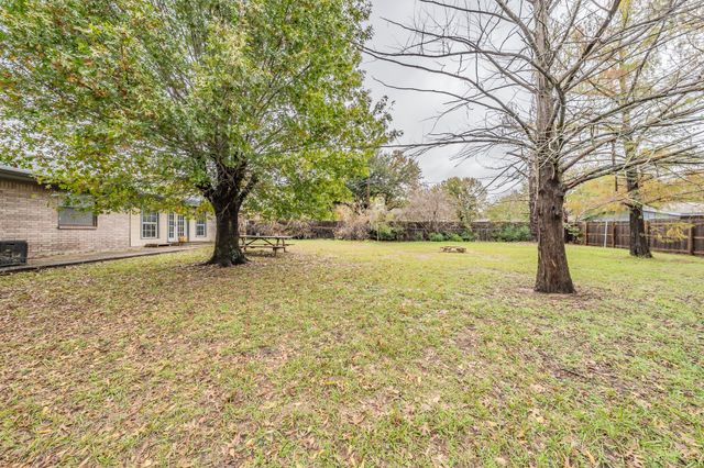245 Gordon Drive, Azle, TX 76020