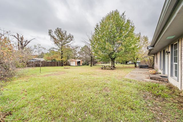 245 Gordon Drive, Azle, TX 76020
