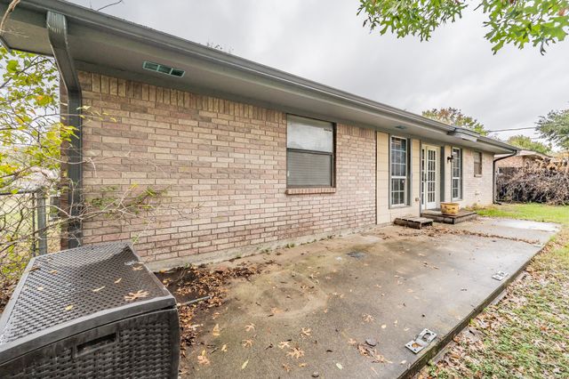 245 Gordon Drive, Azle, TX 76020