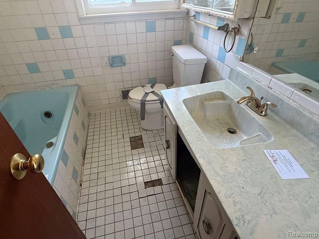 5140 S Middlebelt Road, Westland, MI 48186