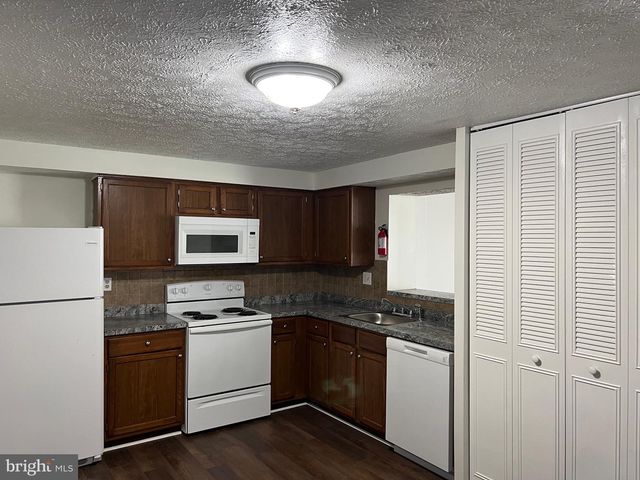 65 VANDERBILT CT, Sicklerville, NJ 08081