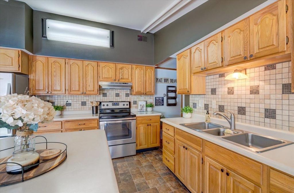 1103 Hillcrest Road, Black Earth, WI 53515