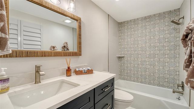 711 SPANISH DRIVE S, Longboat Key, FL 34228