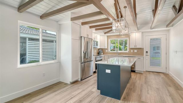 711 SPANISH DRIVE S, Longboat Key, FL 34228