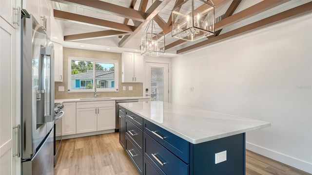 711 SPANISH DRIVE S, Longboat Key, FL 34228