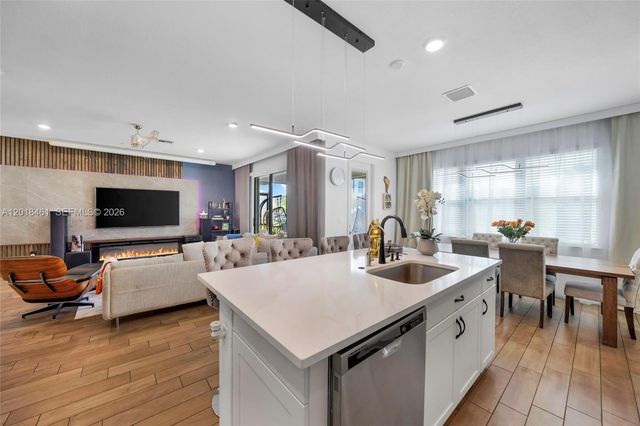 2454 Primrose Pl, Oakland Park, FL 33309