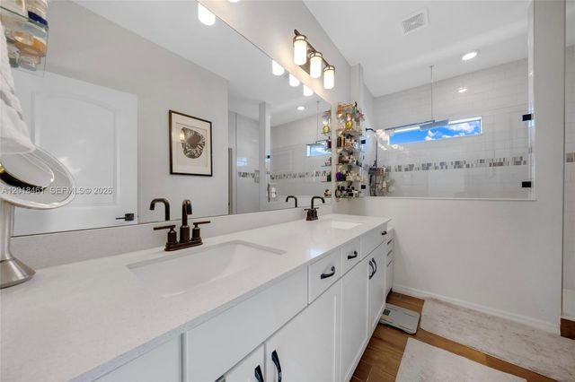 2454 Primrose Pl, Oakland Park, FL 33309