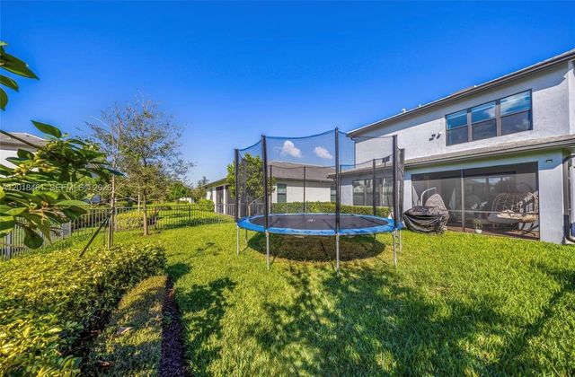 2454 Primrose Pl, Oakland Park, FL 33309