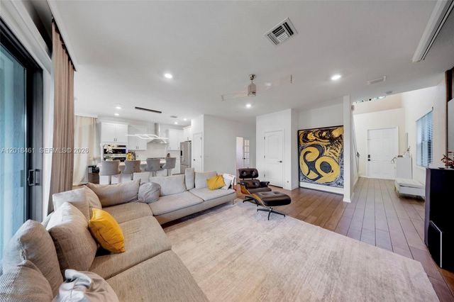 2454 Primrose Pl, Oakland Park, FL 33309