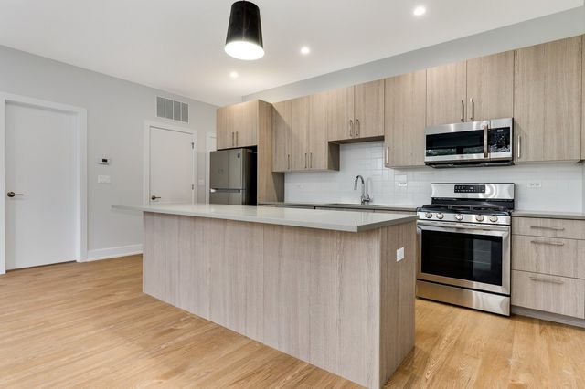 1807 W Division Street 301, Chicago, IL 60622