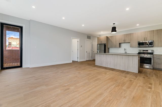 1807 W Division Street 301, Chicago, IL 60622