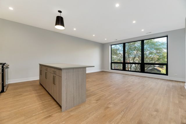 1807 W Division Street 301, Chicago, IL 60622