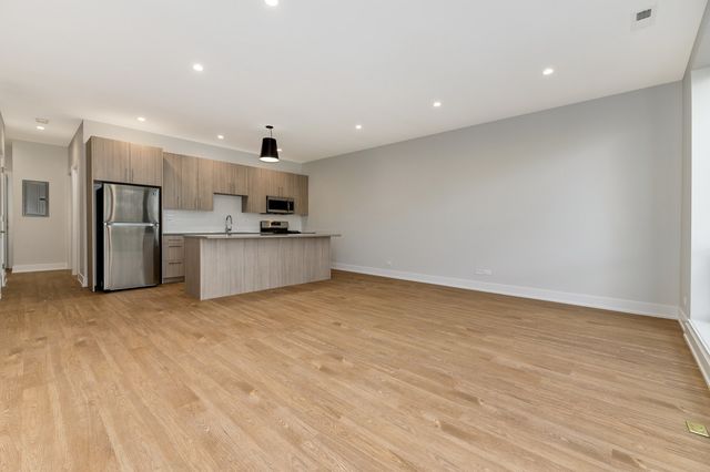 1807 W Division Street 301, Chicago, IL 60622