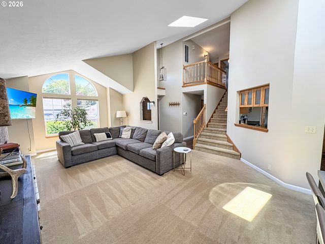 1040 Sw TALL OAKS Dr, Mc Minnville, OR 97128
