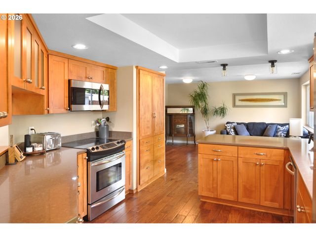 1040 Sw TALL OAKS Dr, Mc Minnville, OR 97128