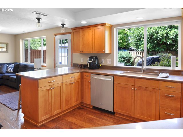 1040 Sw TALL OAKS Dr, Mc Minnville, OR 97128