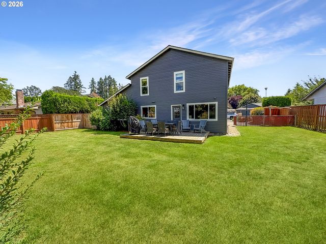 1040 Sw TALL OAKS Dr, Mc Minnville, OR 97128