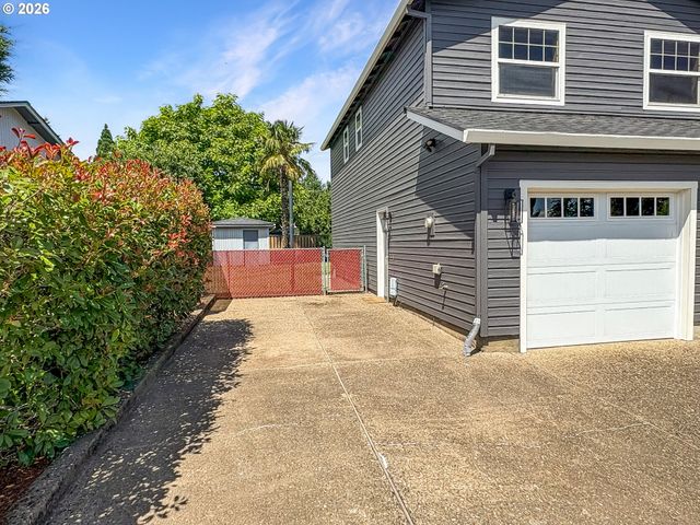 1040 Sw TALL OAKS Dr, Mc Minnville, OR 97128