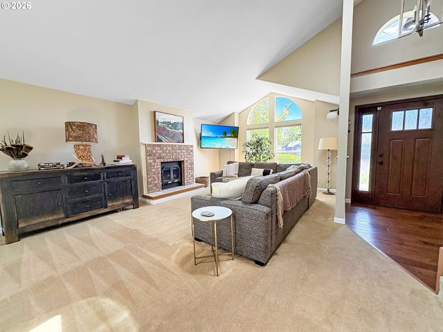 1040 Sw TALL OAKS Dr, Mc Minnville, OR 97128