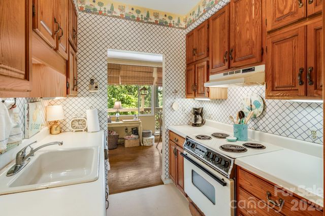 121 Ohara Circle, Hendersonville, NC 28739