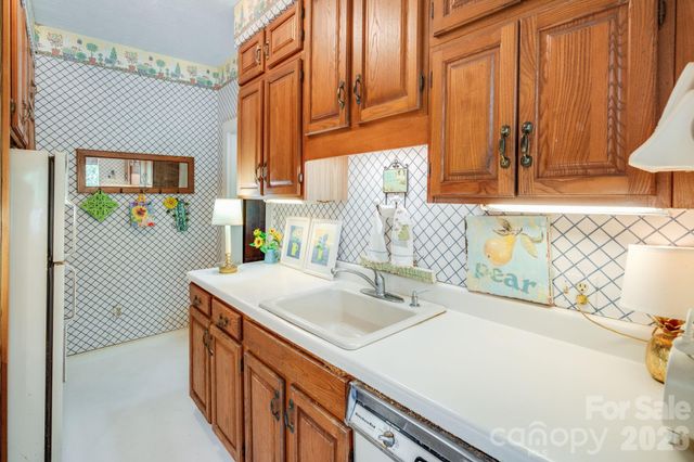 121 Ohara Circle, Hendersonville, NC 28739